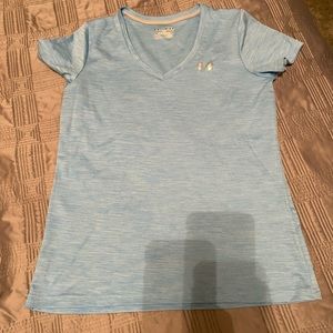 Medium under armour tee. Loose fit. EUC